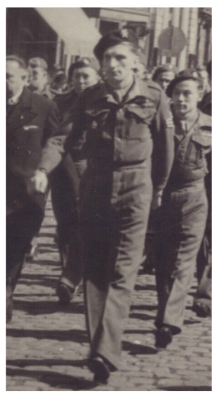 Richard Hendrick - Défilé de la Victoire en 1945