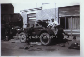 1943 - Réparation d'un scout car
