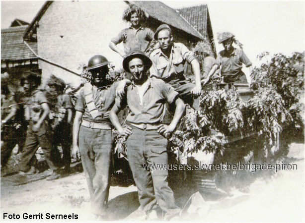 Ochten - Apr 1945 - Sergeant Serneels en zijn sectie